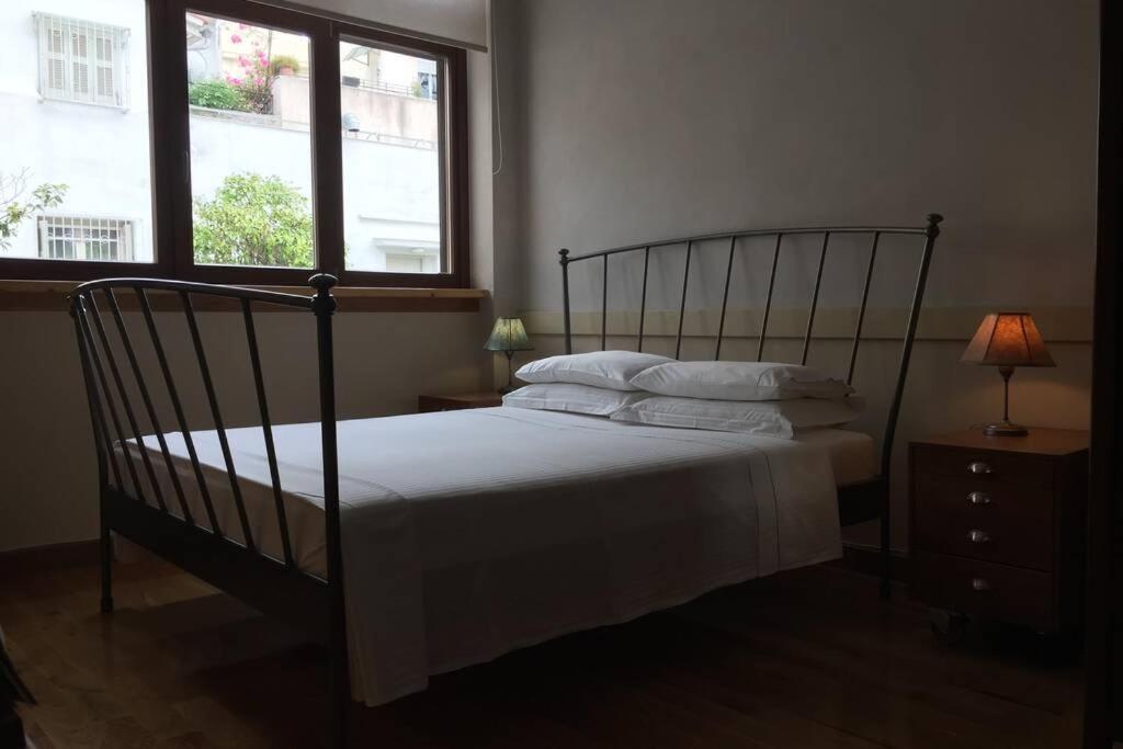 Unique - Spacious Studio With Rooftop / Thissio Афины Экстерьер фото